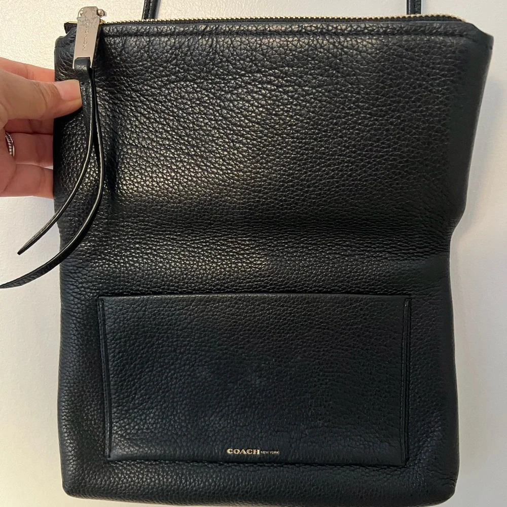 Coach Urbane Crossbody Black Pebble Leather - Picture 3 of 13